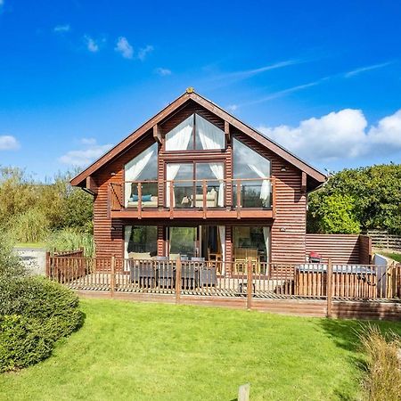 Skylark Sleeps 8 Private Hot Tub & Dogs Welcome Nr Padstow, Resort Pool Bar & Watersports St Columb Major Luaran gambar