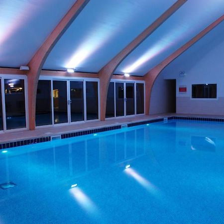 Skylark Sleeps 8 Private Hot Tub & Dogs Welcome Nr Padstow, Resort Pool Bar & Watersports St Columb Major Luaran gambar