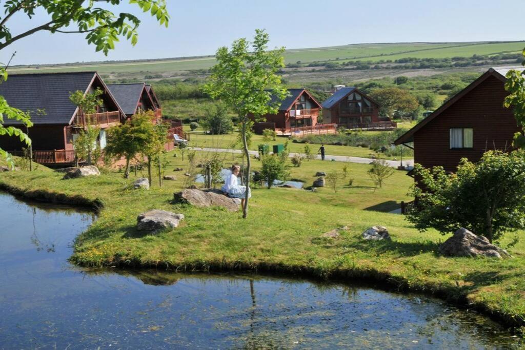 Skylark Sleeps 8 Private Hot Tub & Dogs Welcome Nr Padstow, Resort Pool Bar & Watersports St Columb Major Luaran gambar