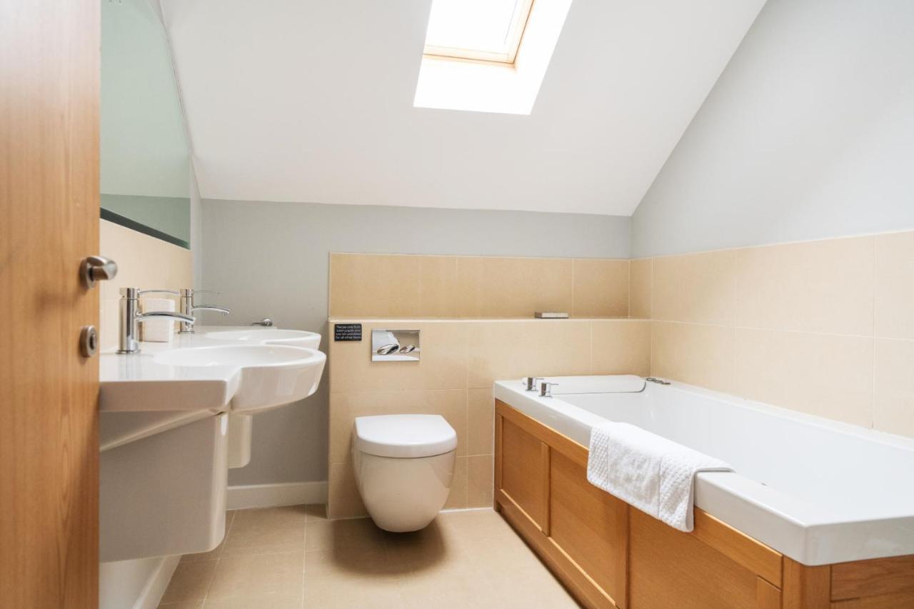 Skylark Sleeps 8 Private Hot Tub & Dogs Welcome Nr Padstow, Resort Pool Bar & Watersports St Columb Major Luaran gambar