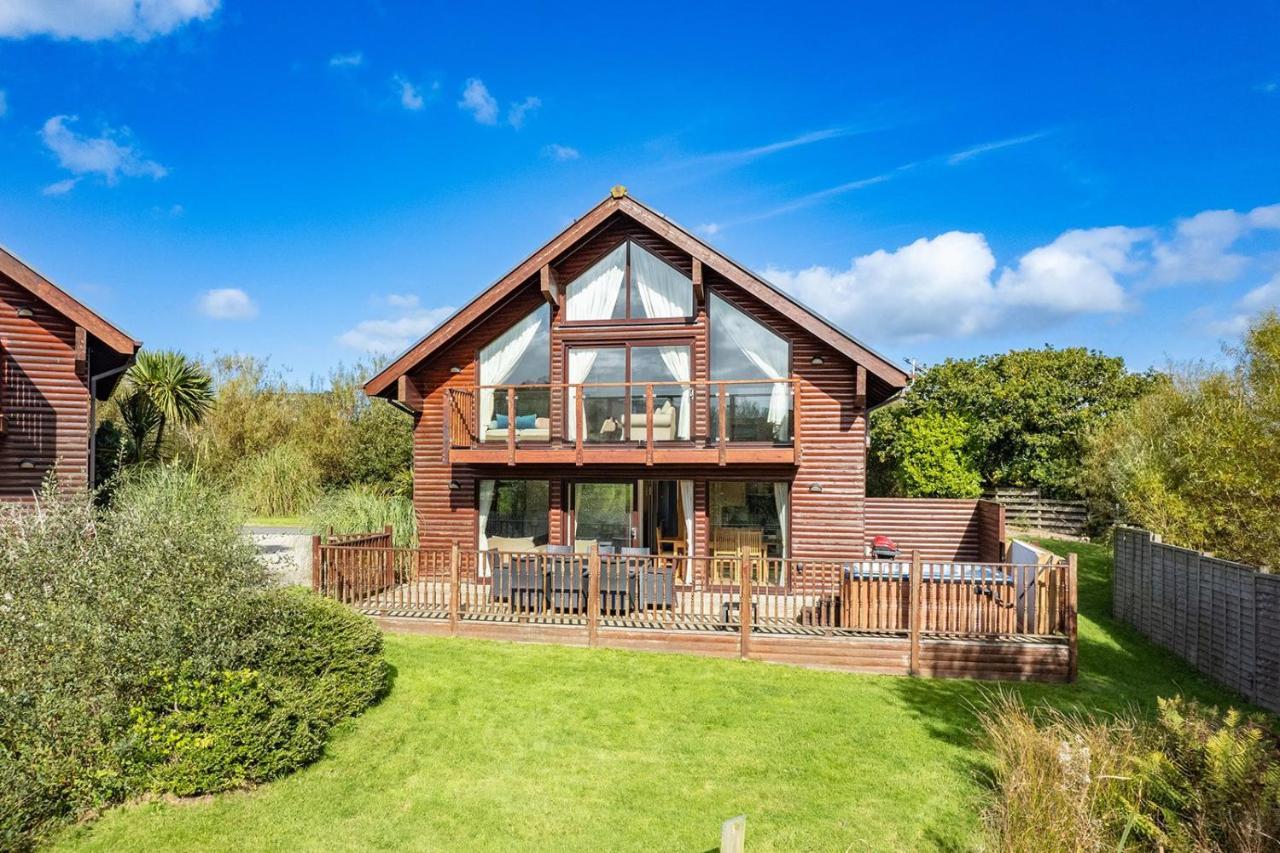 Skylark Sleeps 8 Private Hot Tub & Dogs Welcome Nr Padstow, Resort Pool Bar & Watersports St Columb Major Luaran gambar