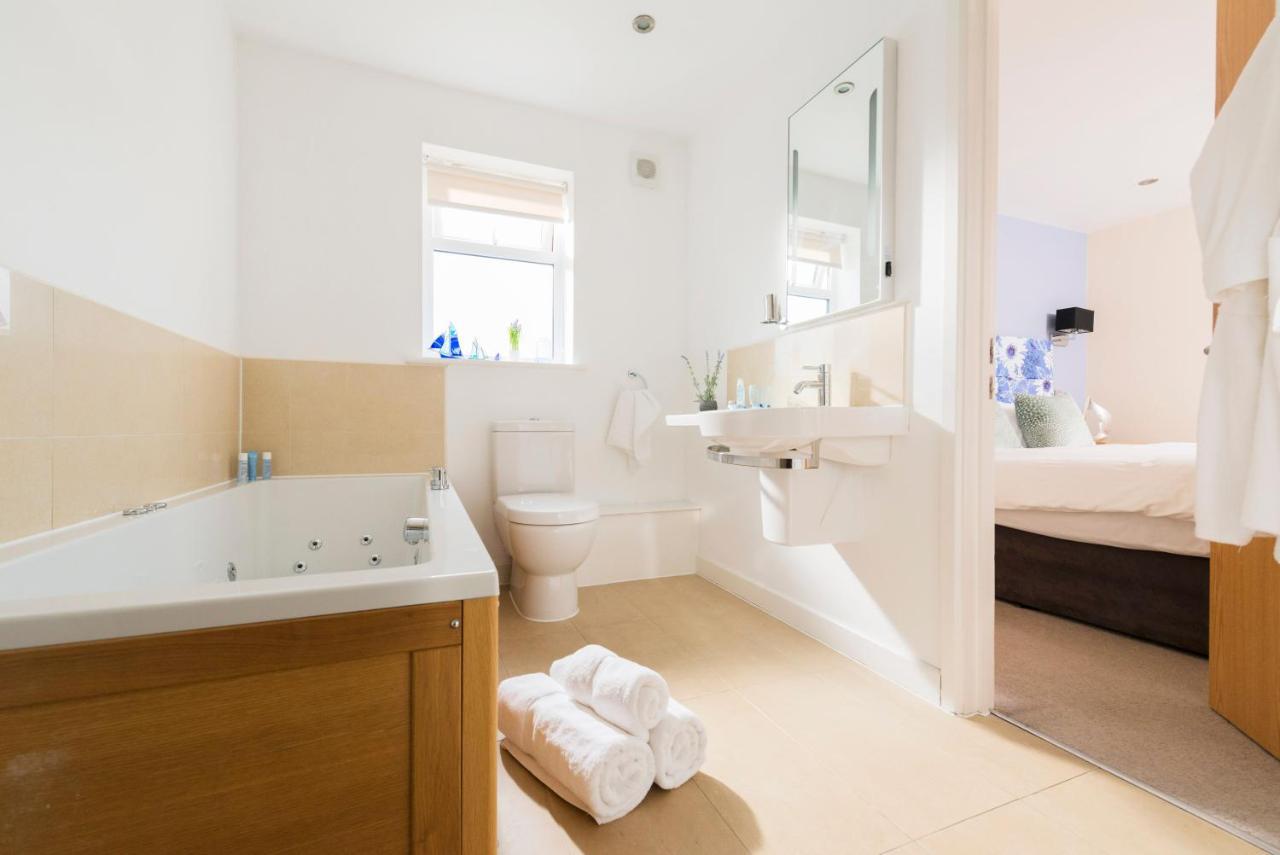 Skylark Sleeps 8 Private Hot Tub & Dogs Welcome Nr Padstow, Resort Pool Bar & Watersports St Columb Major Luaran gambar