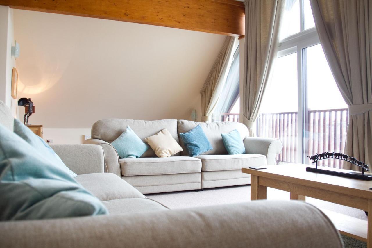 Skylark Sleeps 8 Private Hot Tub & Dogs Welcome Nr Padstow, Resort Pool Bar & Watersports St Columb Major Luaran gambar