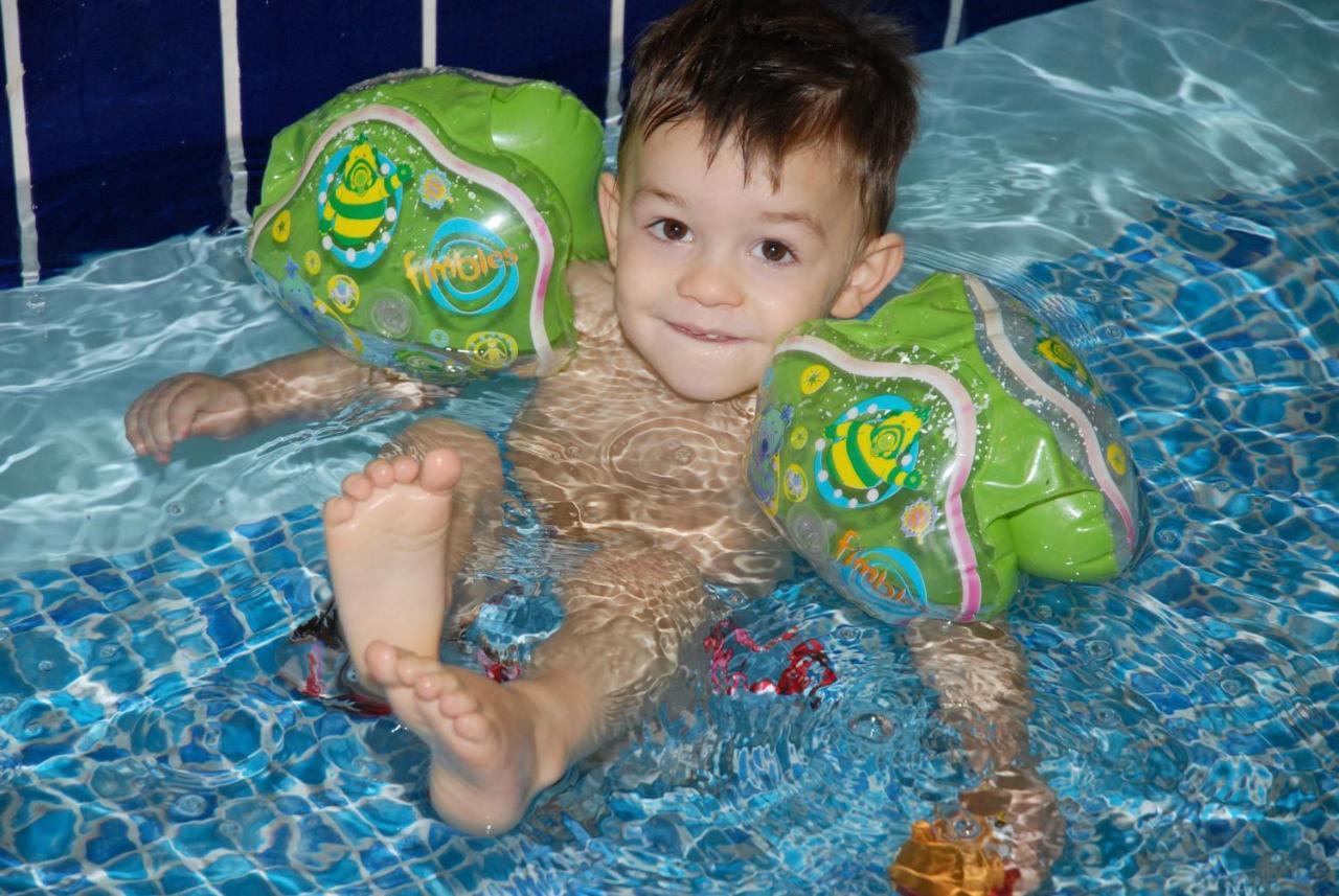 Skylark Sleeps 8 Private Hot Tub & Dogs Welcome Nr Padstow, Resort Pool Bar & Watersports St Columb Major Luaran gambar